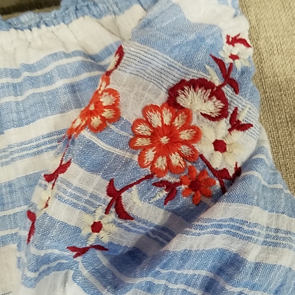 GUC Crown & Ivy Girls Embroidered Top L - Picture 6 of 7